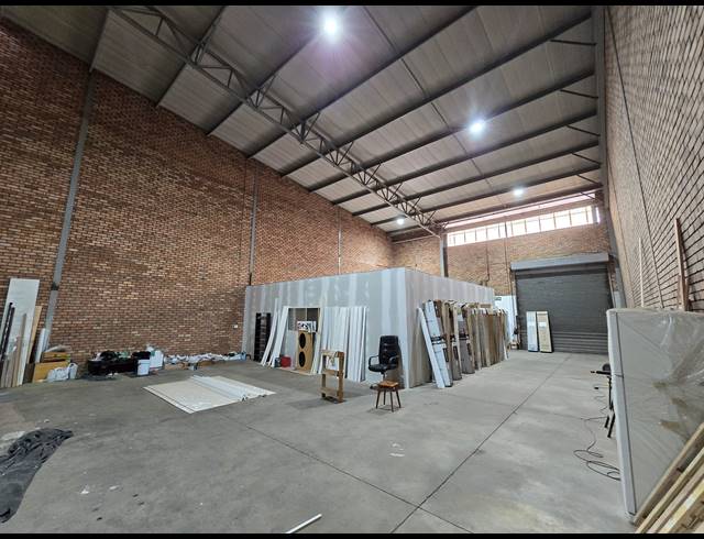 305M² WAREHOUSE TO LET IN MEADOWDALE